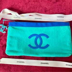 Rare CC CHANEL Turquoise Velvet and Royal Blue Paten Leather Bag / Makeup Case